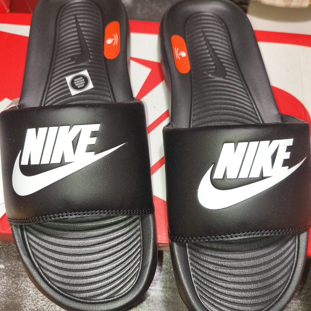 Nike Black/White Slides Victori One